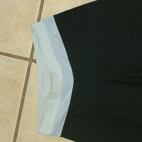 Nike dri-fit Capri sz s - Picture 2 of 4